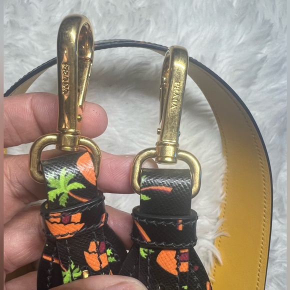 🛑 SOLD 🛑 Prada Saffiano Leather Stampata Strap - Picture 2 of 5